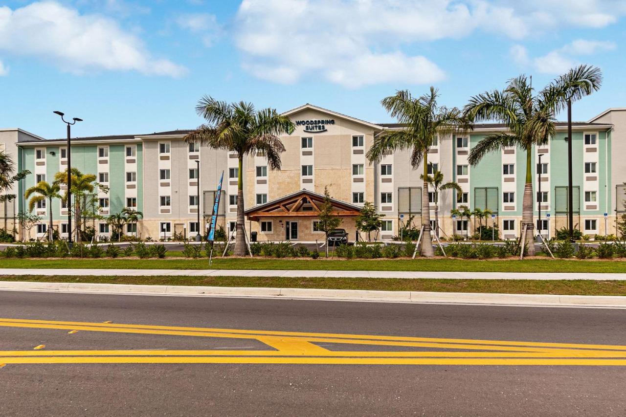 Woodspring Suites Naples Golden Gate Екстериор снимка