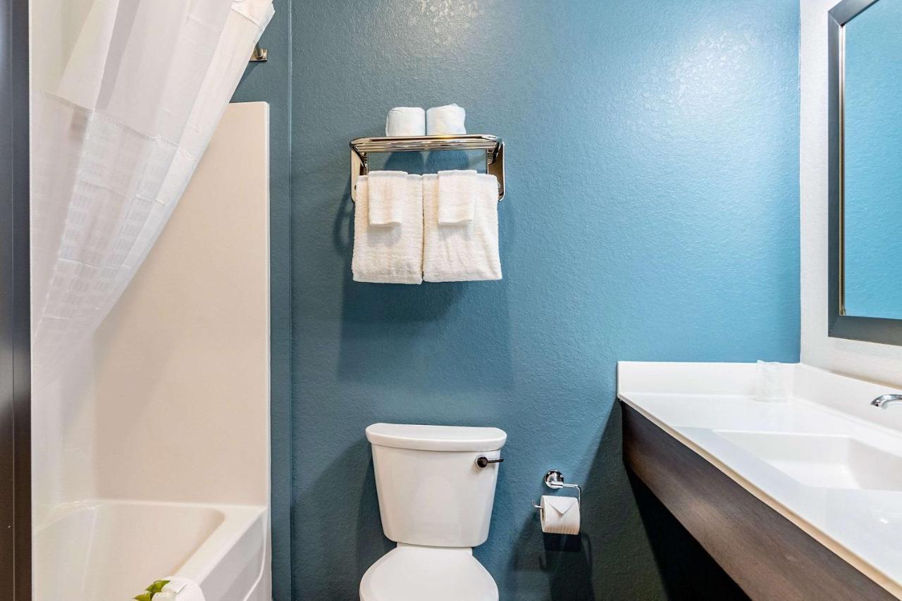 Woodspring Suites Naples Golden Gate Екстериор снимка