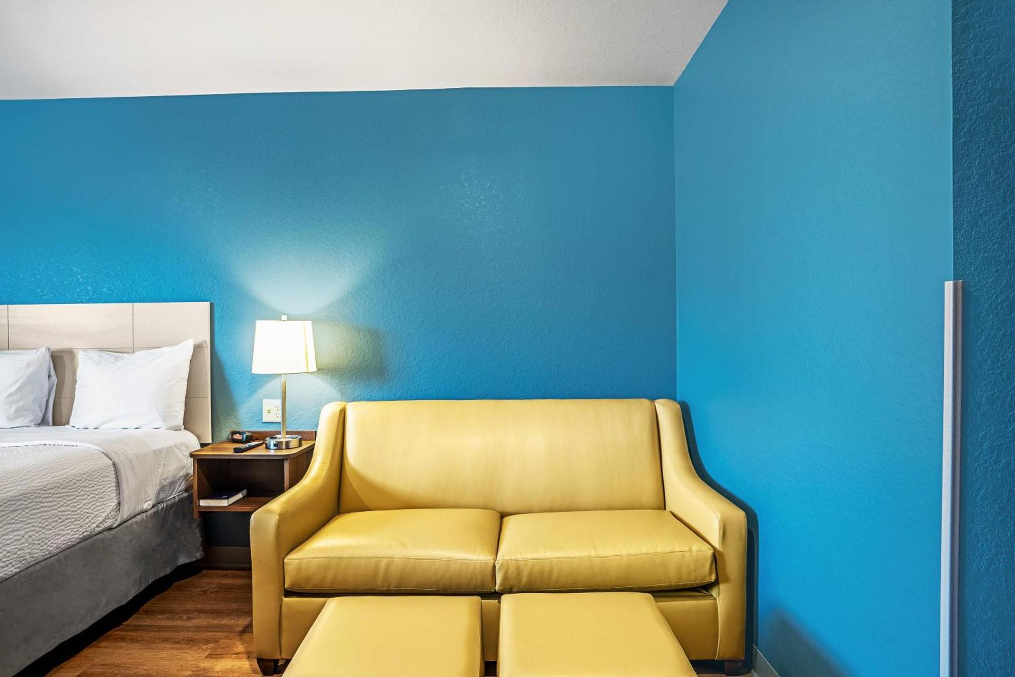 Woodspring Suites Naples Golden Gate Екстериор снимка