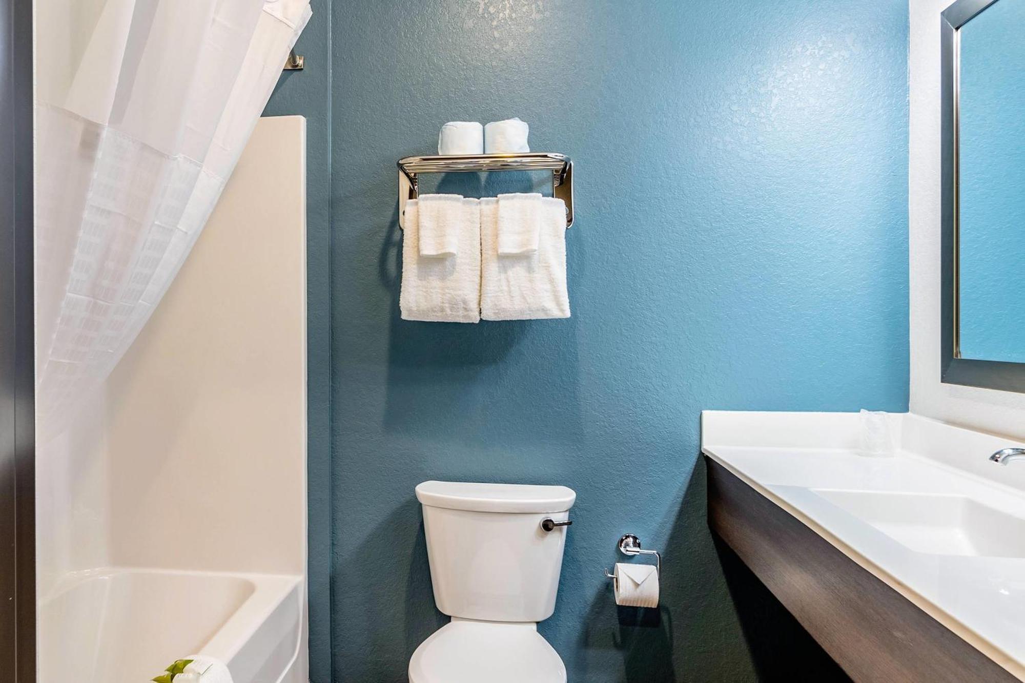 Woodspring Suites Naples Golden Gate Екстериор снимка