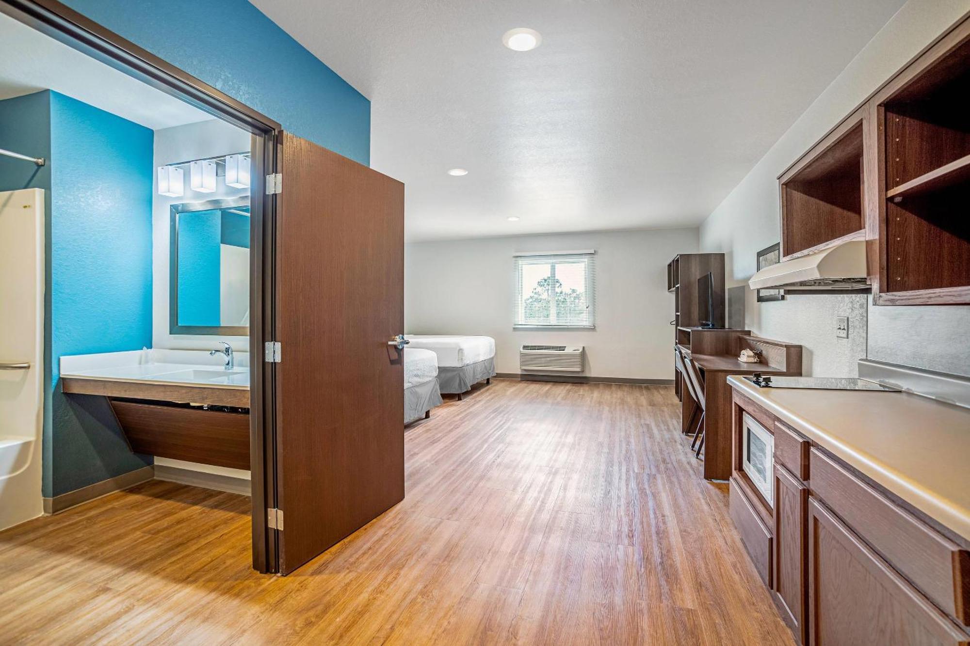 Woodspring Suites Naples Golden Gate Екстериор снимка