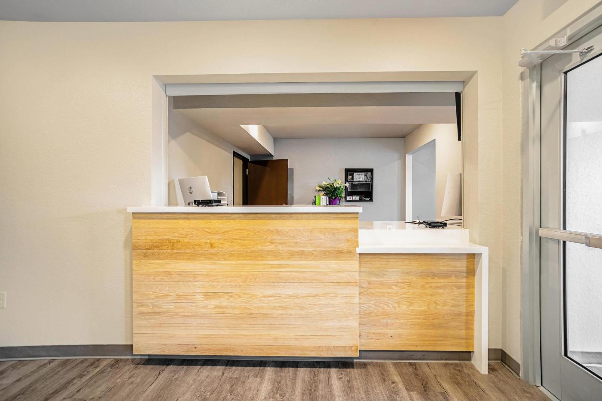 Woodspring Suites Naples Golden Gate Екстериор снимка