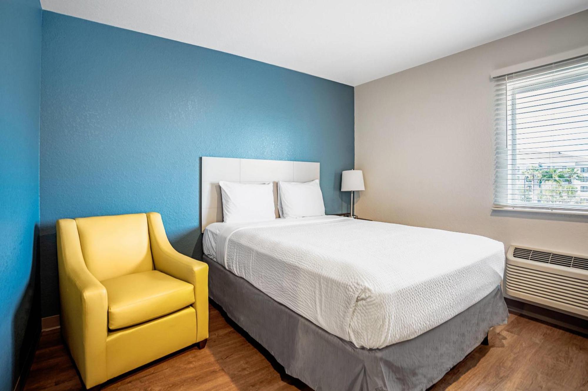 Woodspring Suites Naples Golden Gate Екстериор снимка